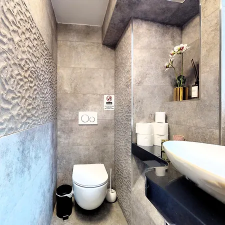 Lct Gita In The Heart Of Apartment Split